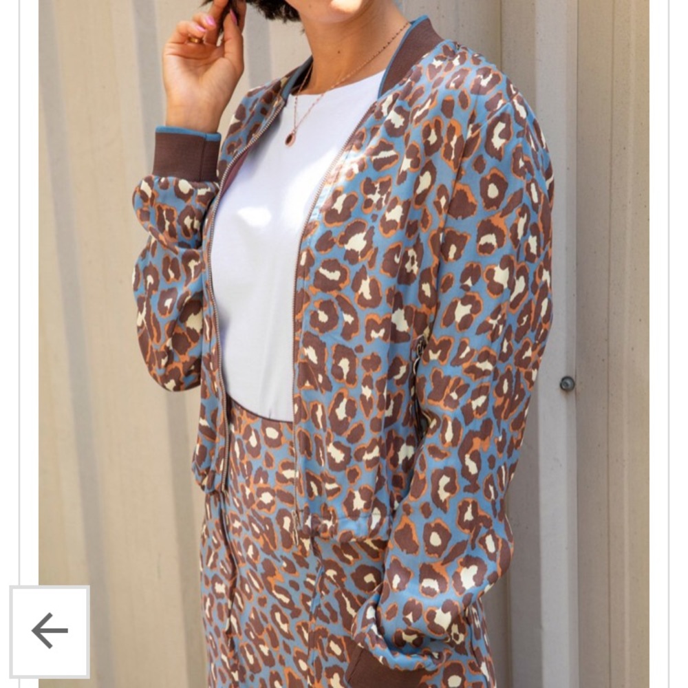 Set of Satin Bomber and Skirt - blue leopard print - Picture 3 of 8